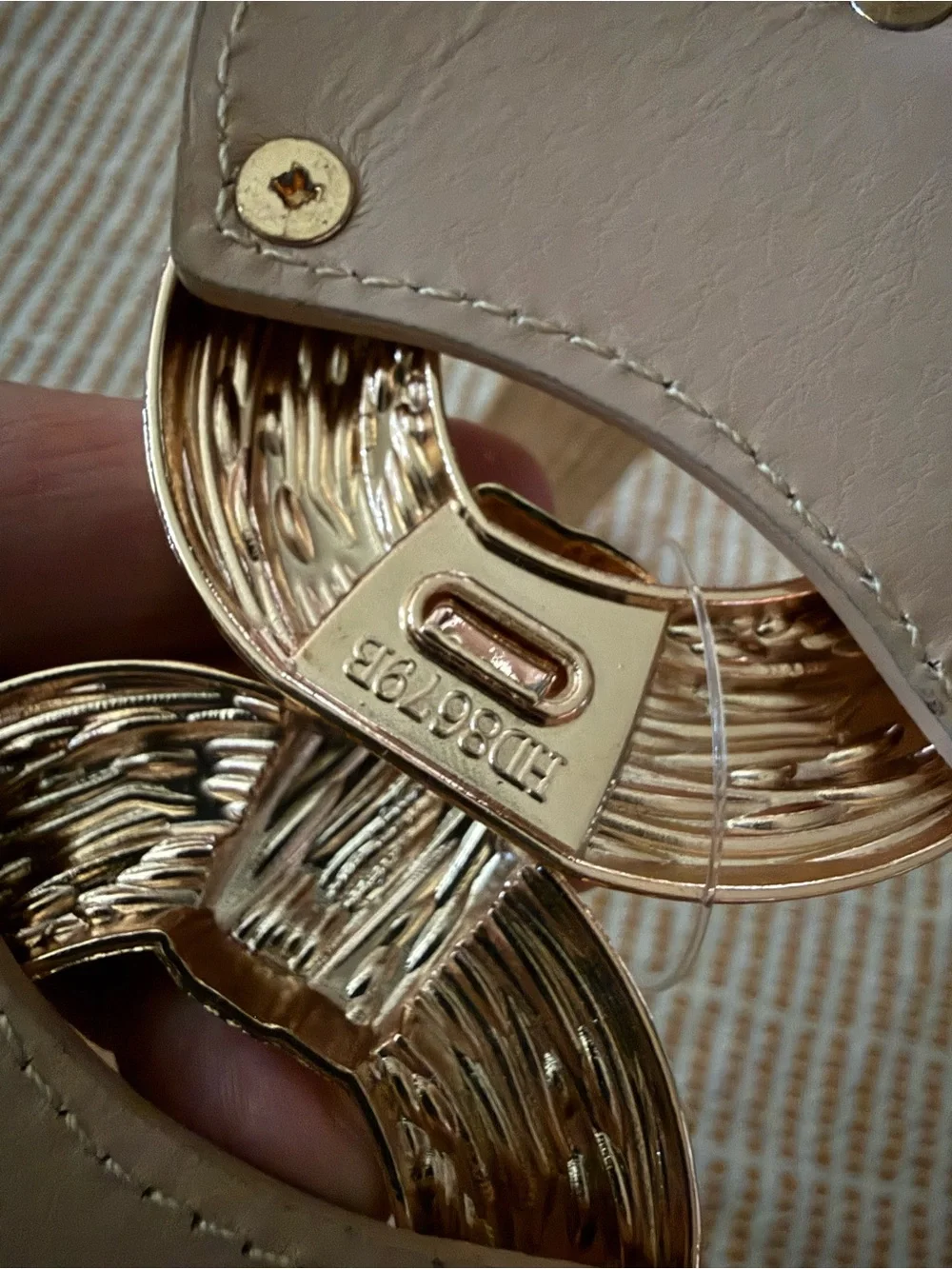 Gold Buckle Beige Women's Stretch Belt. NWOT